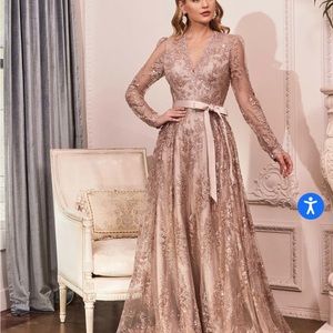 Beautiful dress for a wedding I bought it’s still in tag! Didn’t fit